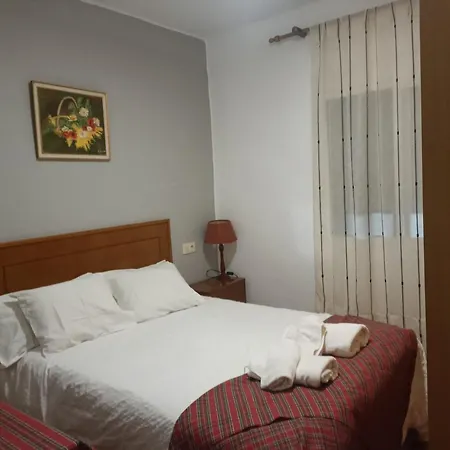 Bedroom With Private Bathroom And Two-Bedroom Family Suite In Quiet Forest Country House 80M2 Large Swimming Pool Music Town Lliria The Garden And Swimmingpool And Garden Are Shared Kamer foto