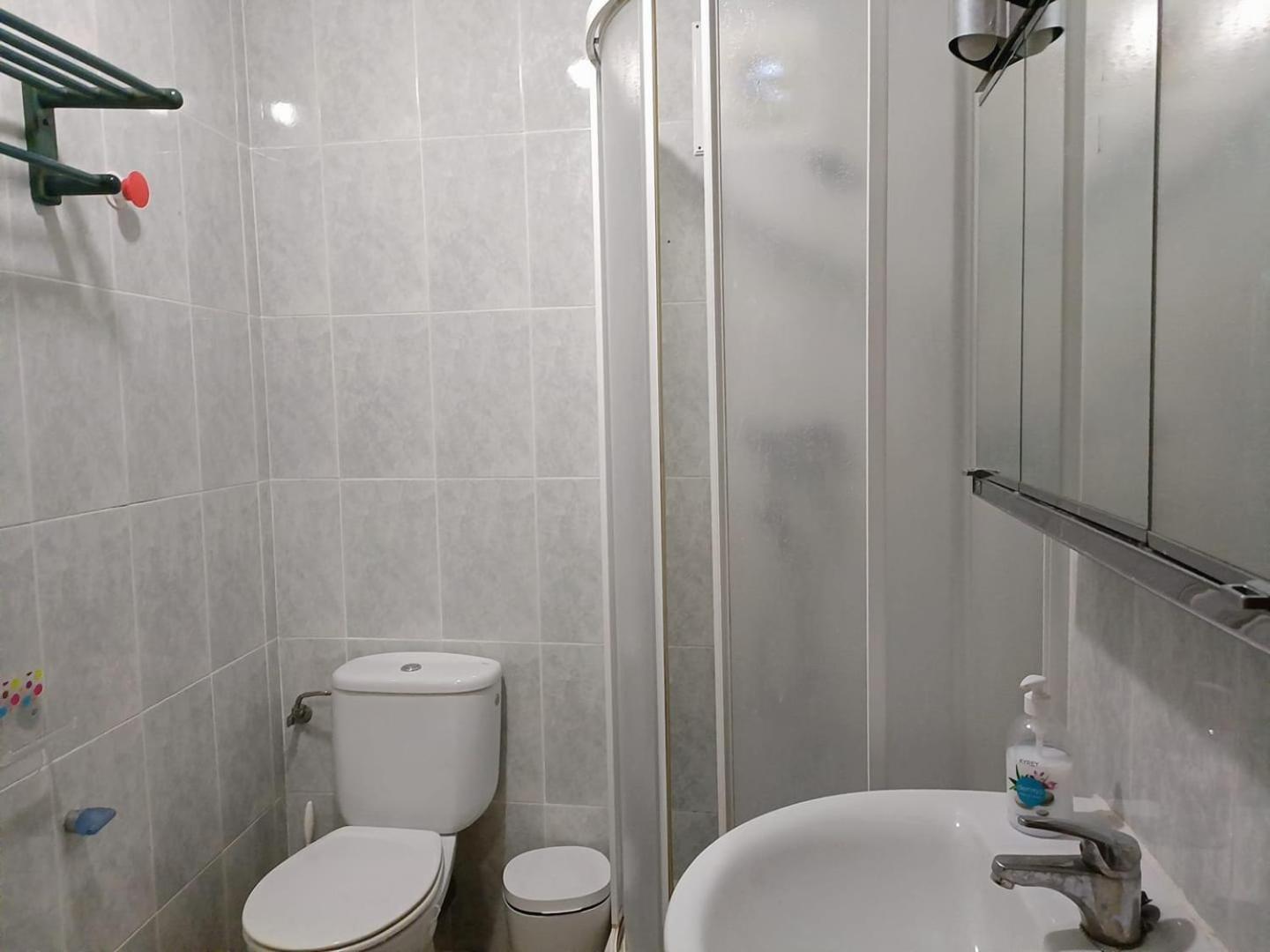 Bedroom With Private Bathroom And Two-bedroom Family In Quiet Forest 80m2 Large Swimming Pool Music Town The Garden And Swimmingpool And Garden Are Shared Privatunterkunft Lliria