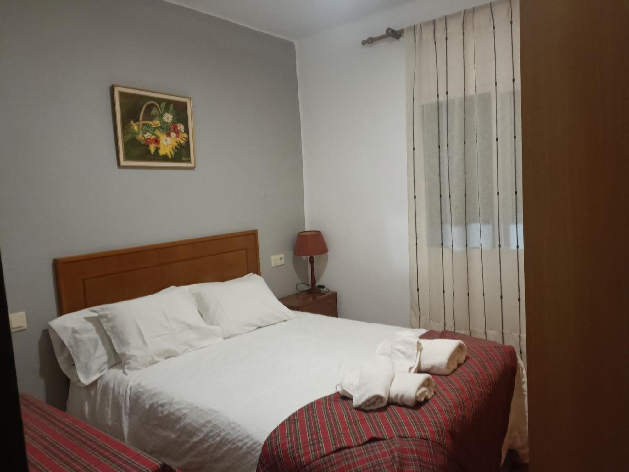 Privatunterkunft Bedroom With Private Bathroom And Two-bedroom Family In Quiet Forest 80m2 Large Swimming Pool Music Town The Garden And Swimmingpool And Garden Are Shared