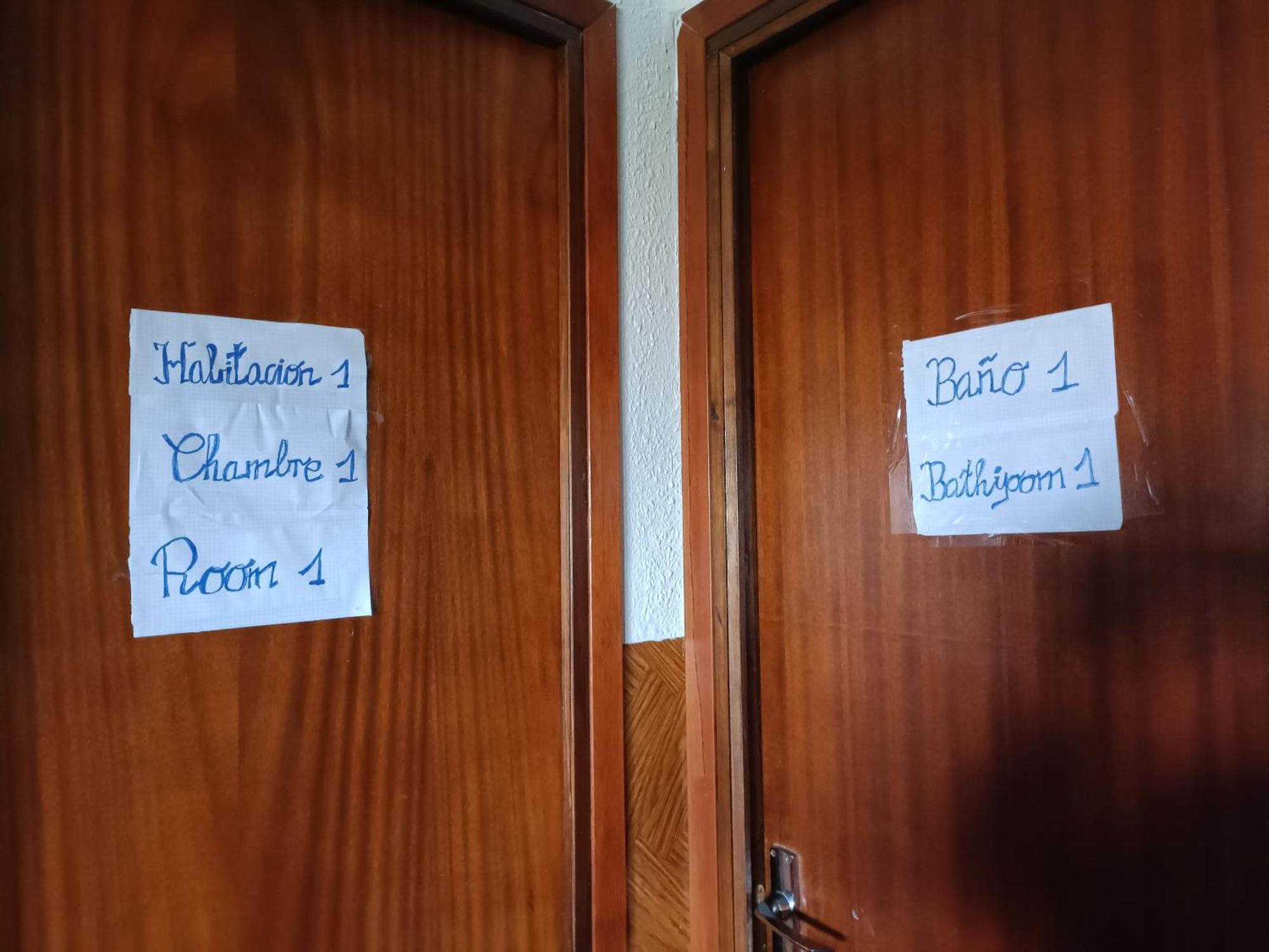 Privatunterkunft Bedroom With Private Bathroom And Two-bedroom Family In Quiet Forest 80m2 Large Swimming Pool Music Town The Garden And Swimmingpool And Garden Are Shared Lliria